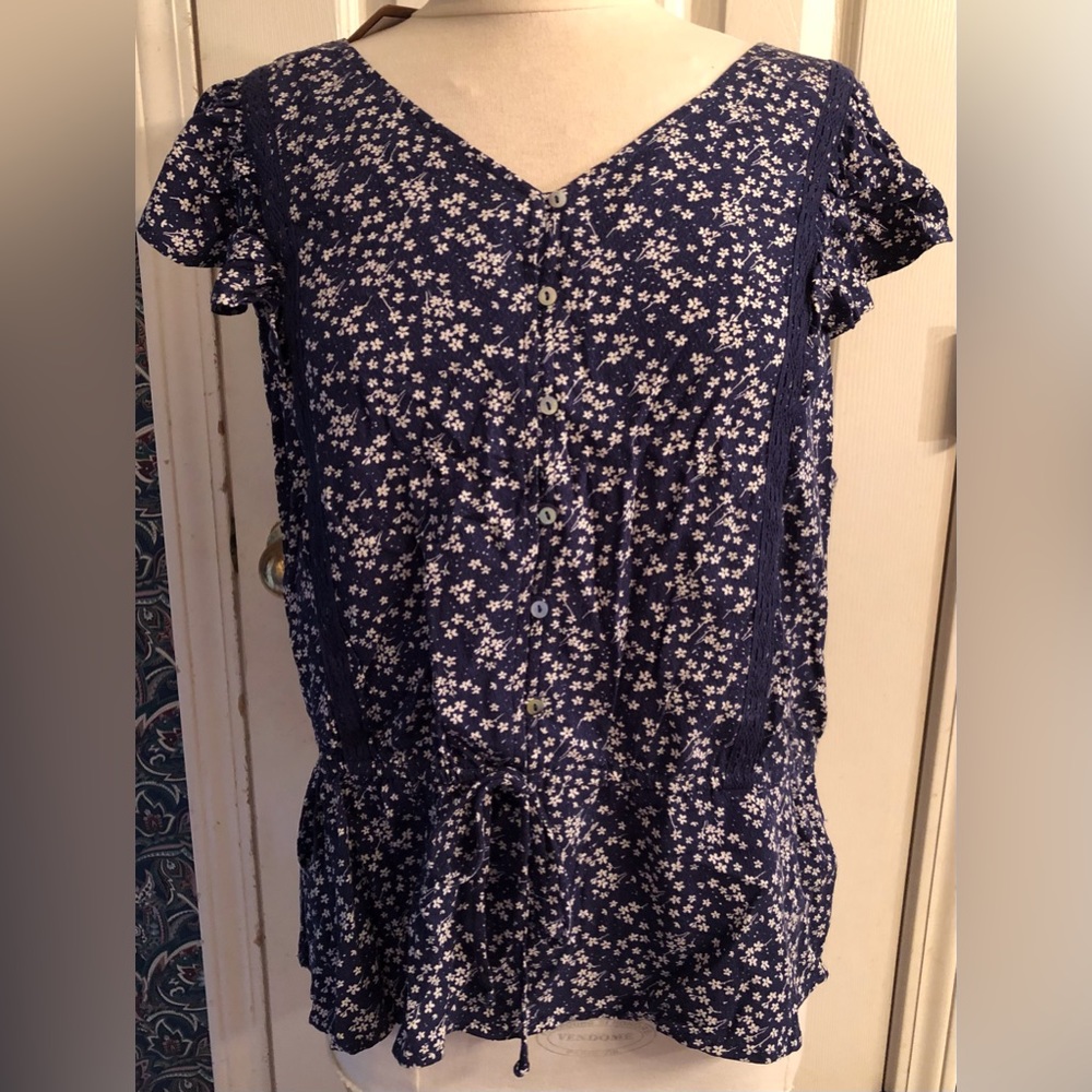 New Mason & Belle xlarge top floral design Vneck